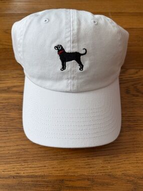🐕‍🦺 The Black Dog white cotton baseball cap. OS. NWT.